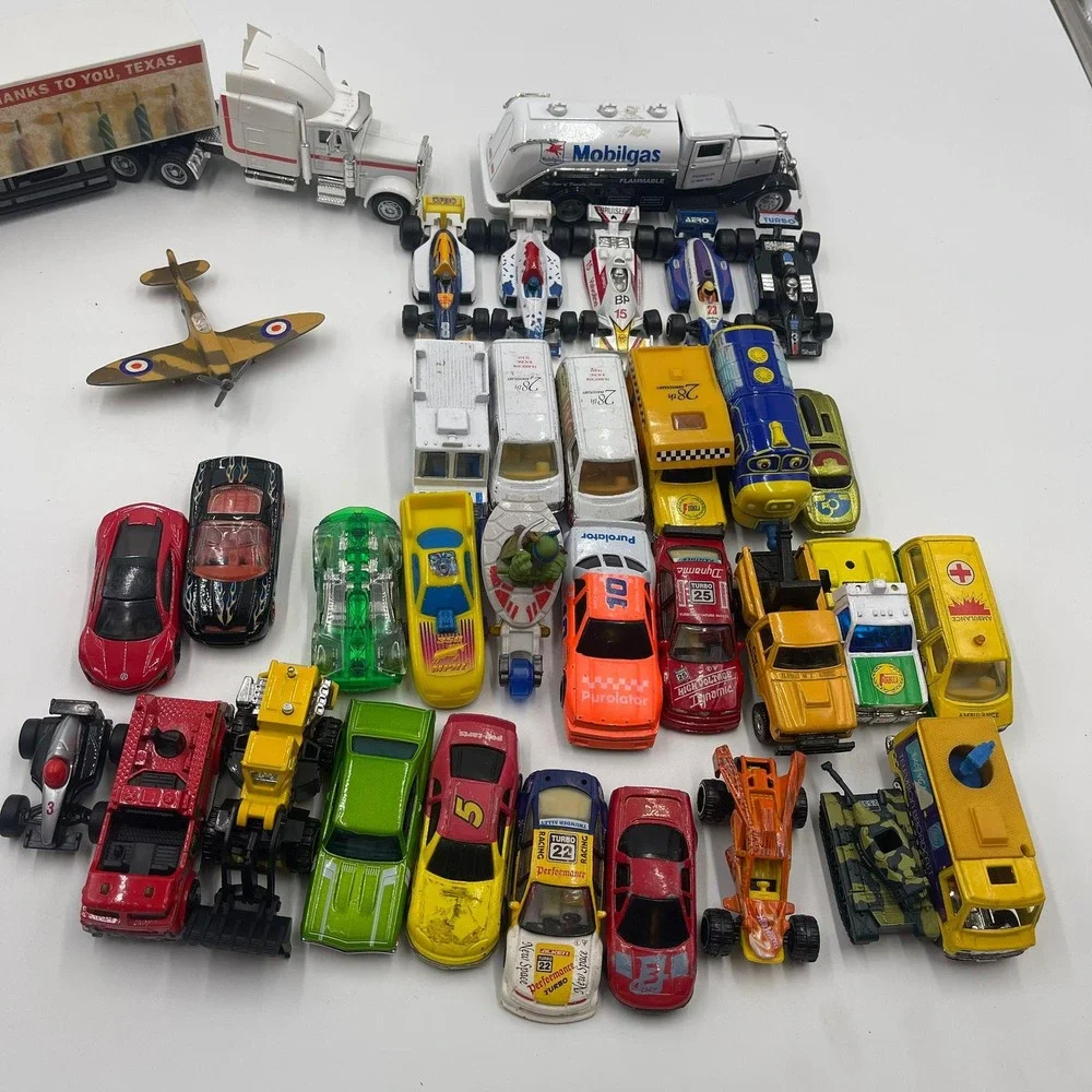 Lot of 30 Toy Cars Trucks Airplane Semi Trailer Realistic Mix hot wheels Vintage